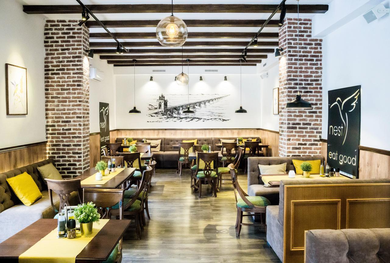 Nest Hotel Дробета-Турну Северин Екстериор снимка