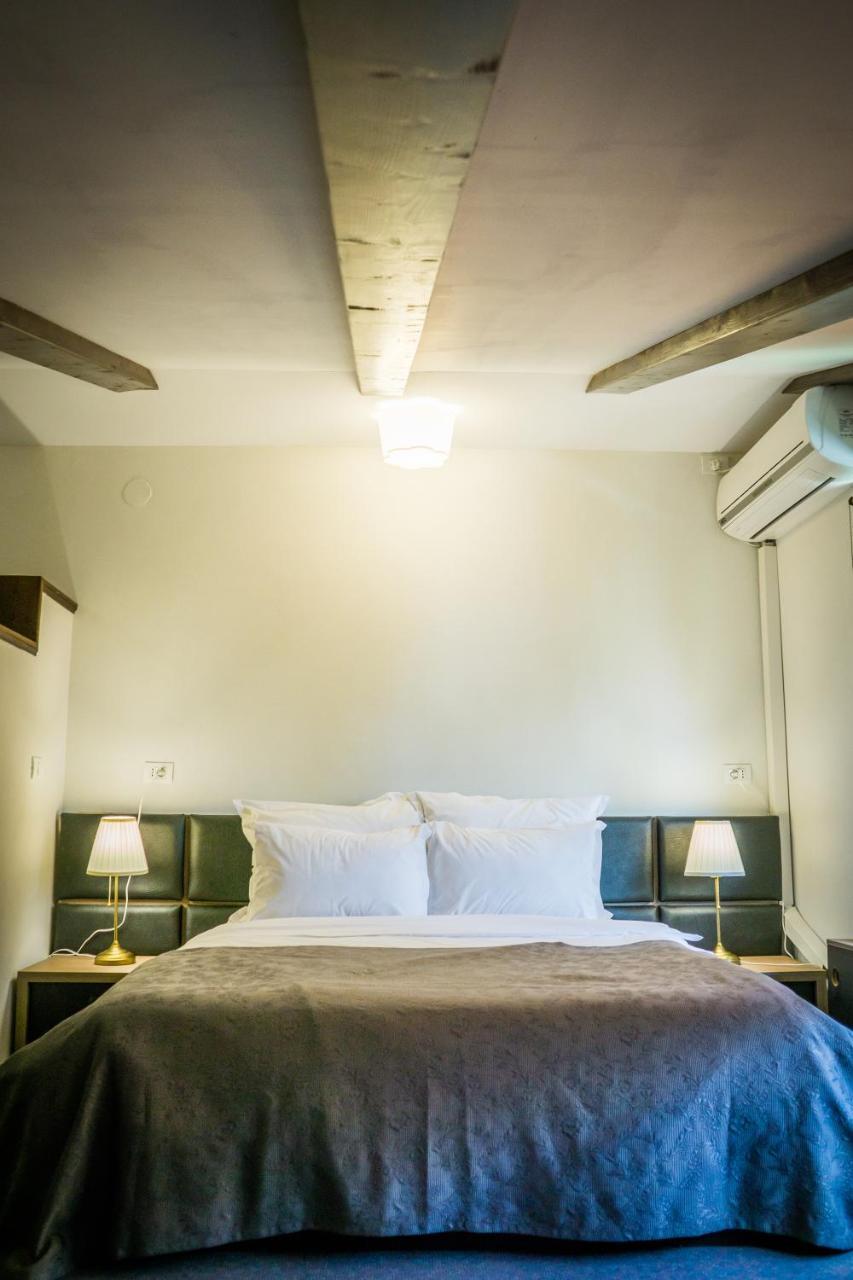 Nest Hotel Дробета-Турну Северин Екстериор снимка